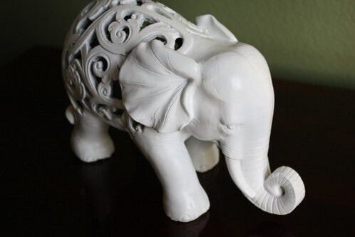 egy elefánt figurája, mint a szerencse amulettje